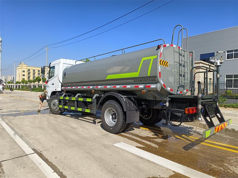 東風(fēng)華神 15方灑水車