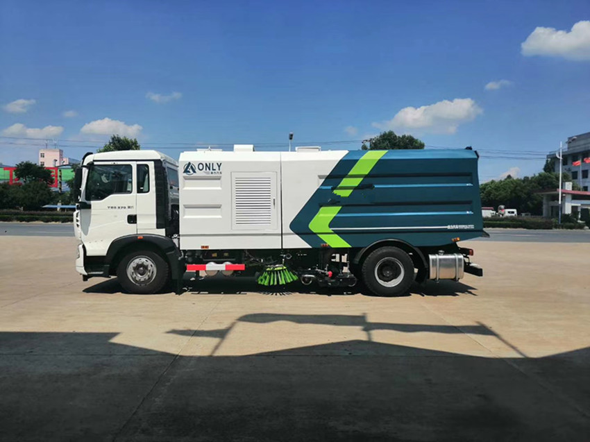 重汽豪沃洗掃車-重汽豪沃18噸洗掃車